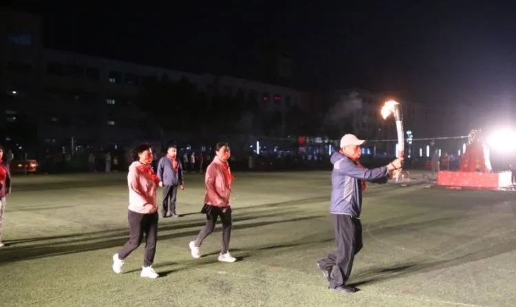 五秩芳华守初心自强不息铸辉煌｜德州五中举办2022年庆“六一”篝火晚会暨50周年校庆文艺演出