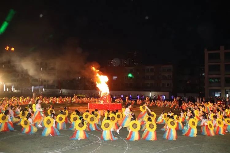 五秩芳华守初心自强不息铸辉煌｜德州五中举办2022年庆“六一”篝火晚会暨50周年校庆文艺演出