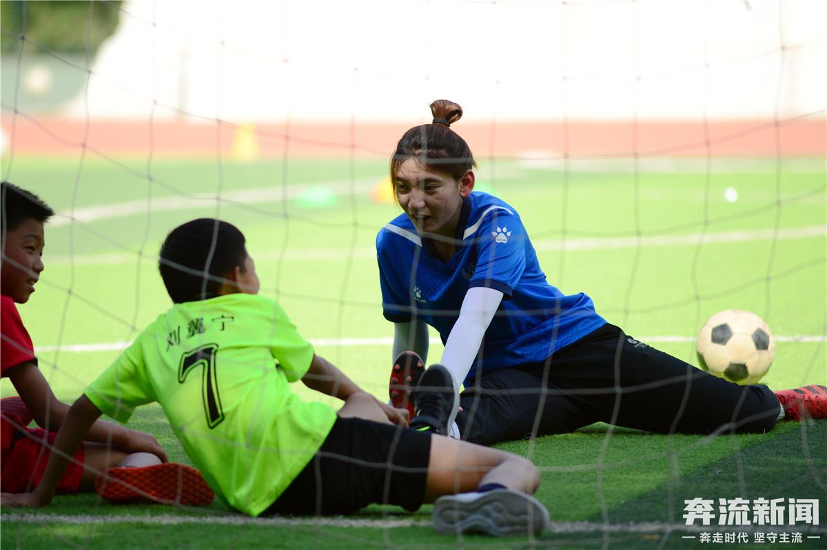 活力四射的足球儿童,乐享双减阳光体育趣味赛