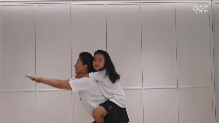 追光|国际奥林匹克日：看完奥运冠军的运动挑战，就已经出汗了