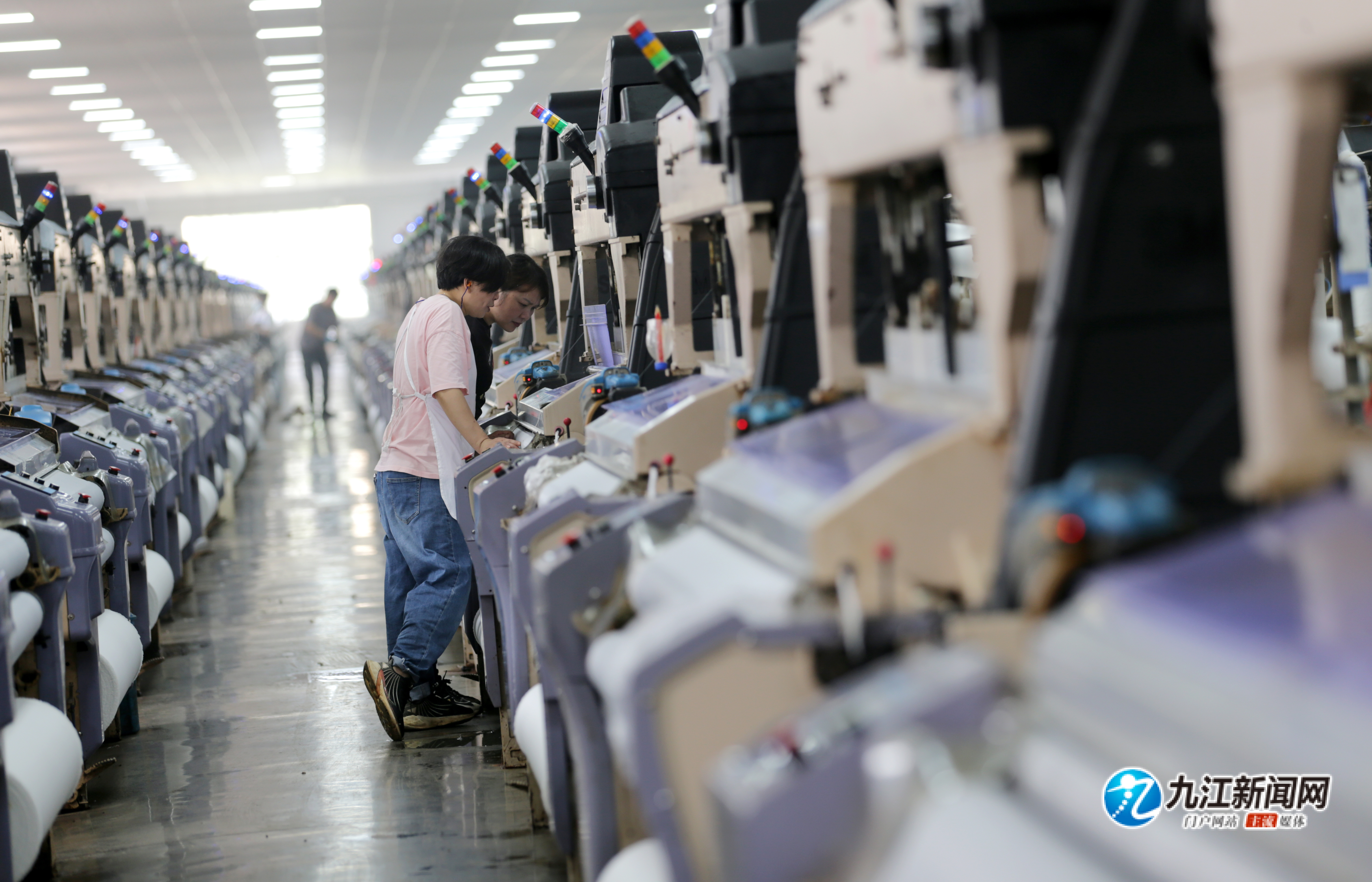 奋进新征程展现新形象,奋进新征程展现新风貌