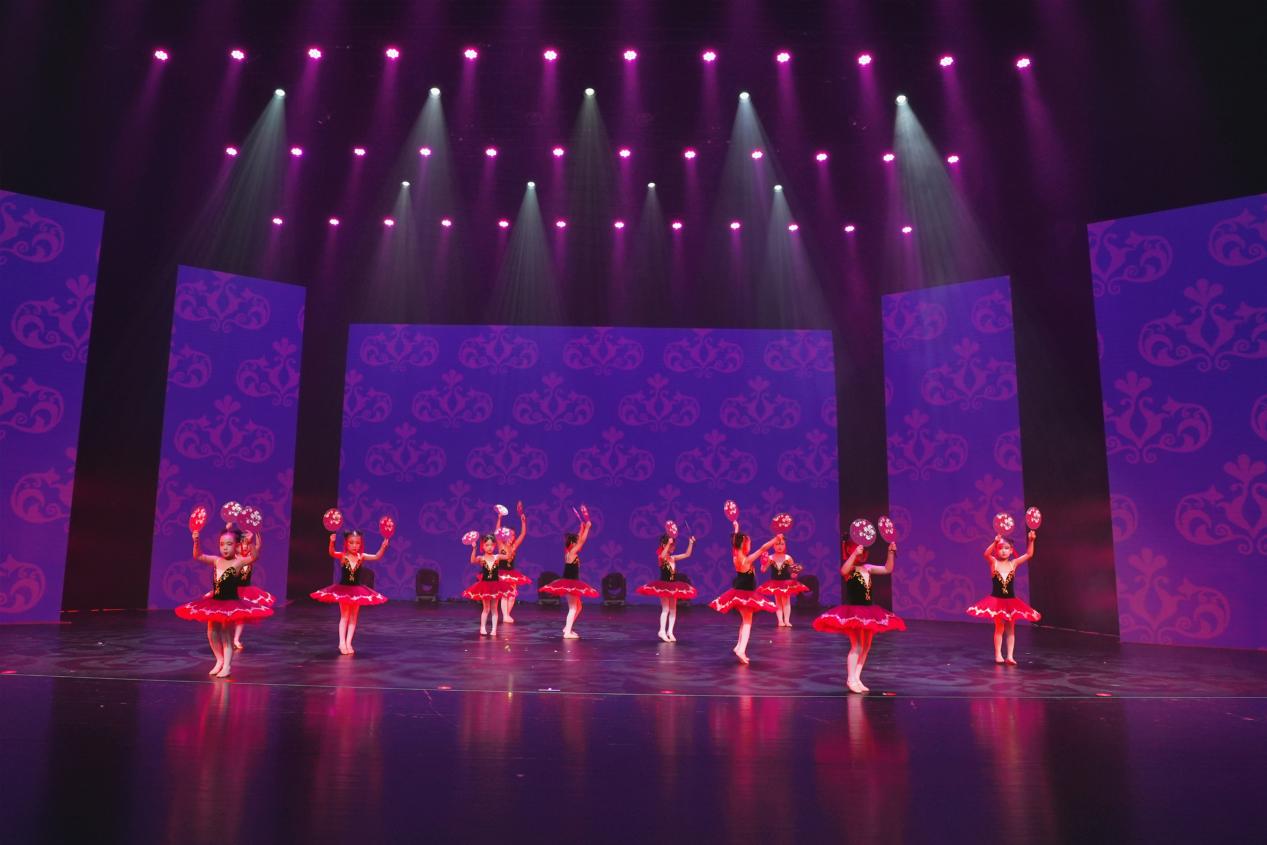 剧场的夏天!艺术夏令营开营仪式暨青苗艺术团·童声合唱团学年展演举行