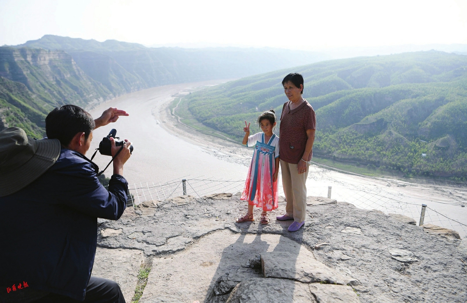 万里黄河千百回妩媚最是第一湾