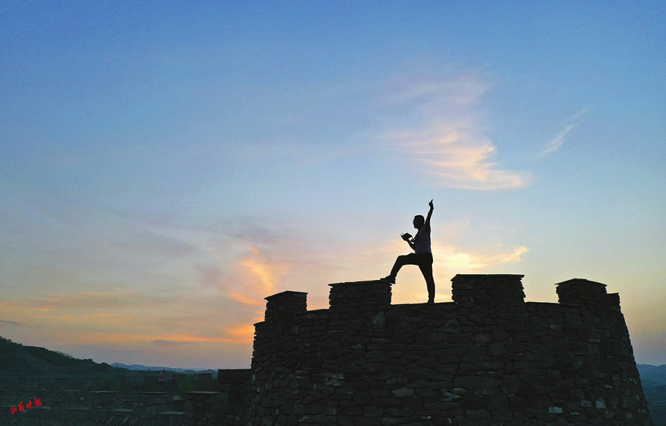 万里黄河千百回妩媚最是第一湾