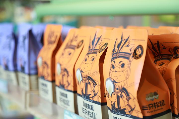 三只松鼠脱氧剂泄漏原视频,三只松鼠脱氧剂误食会出事吗