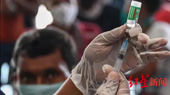 印度30人用一支注射器接种疫苗,印度30人用同一注射器接种疫苗