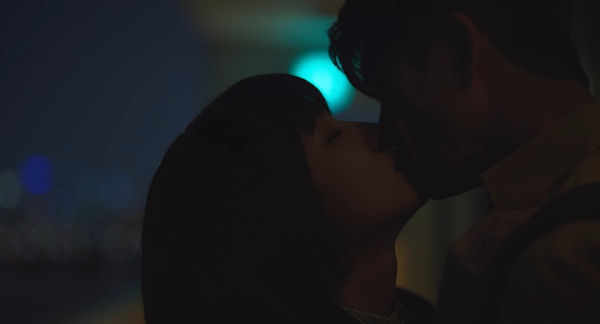 初吻教学「把嘴张开一点点」姜泰伍羞认：恩斌姐姐引导很好