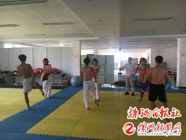 高温下的坚守烈日下的担当,高温下的一线坚守