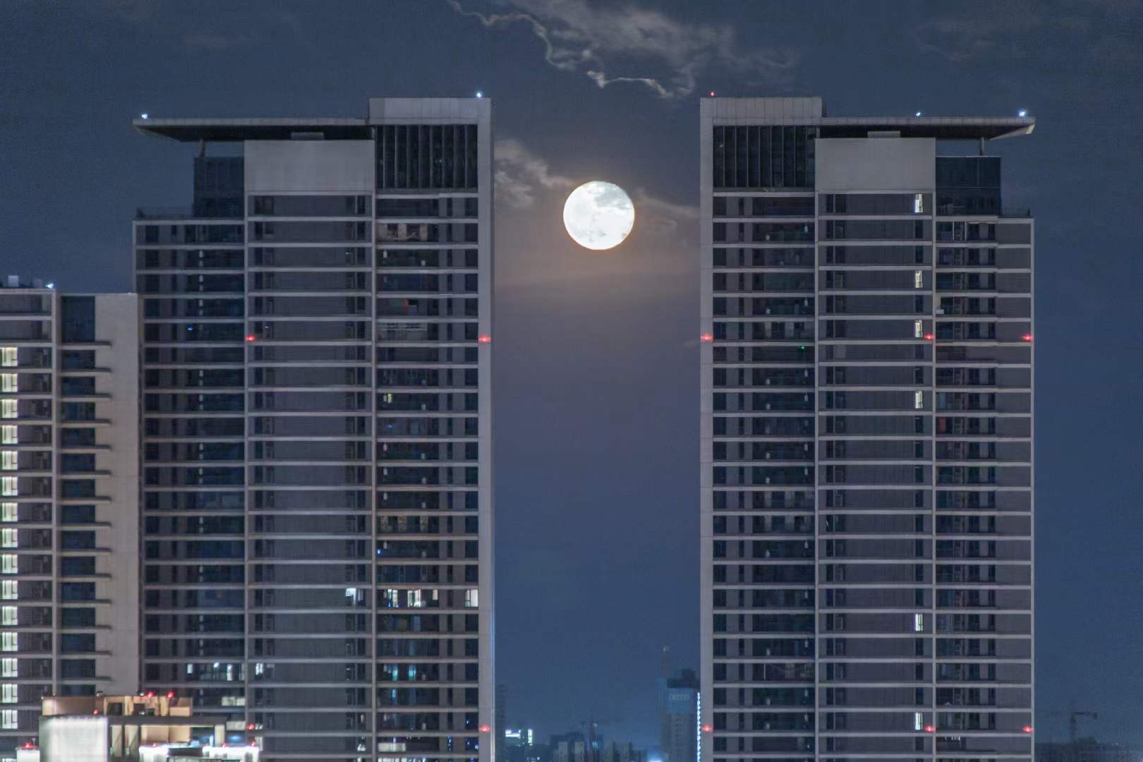 18:00后的武汉拍了拍你，5个关键词帮你解锁绝美夜景