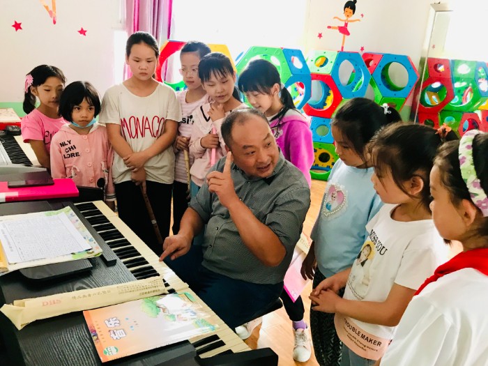 两河镇中心小学社团活动,少年宫舞蹈社团活动