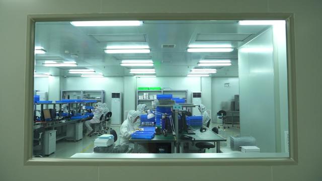 “驯”光20余年光纤上磨透镜“全球第一”