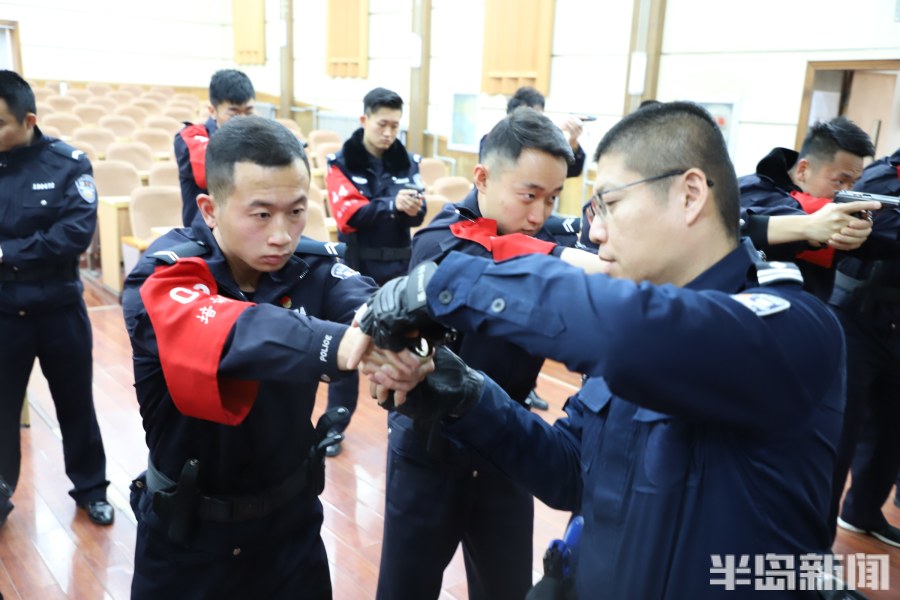 喜迎二十大，平安在身边丨文能教学授课接地气，武能实战砺精兵！看，警营园丁的别样风采