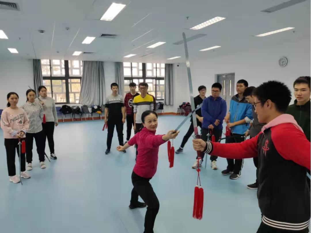 体育运动学校赛艇训练,体育课游泳项目