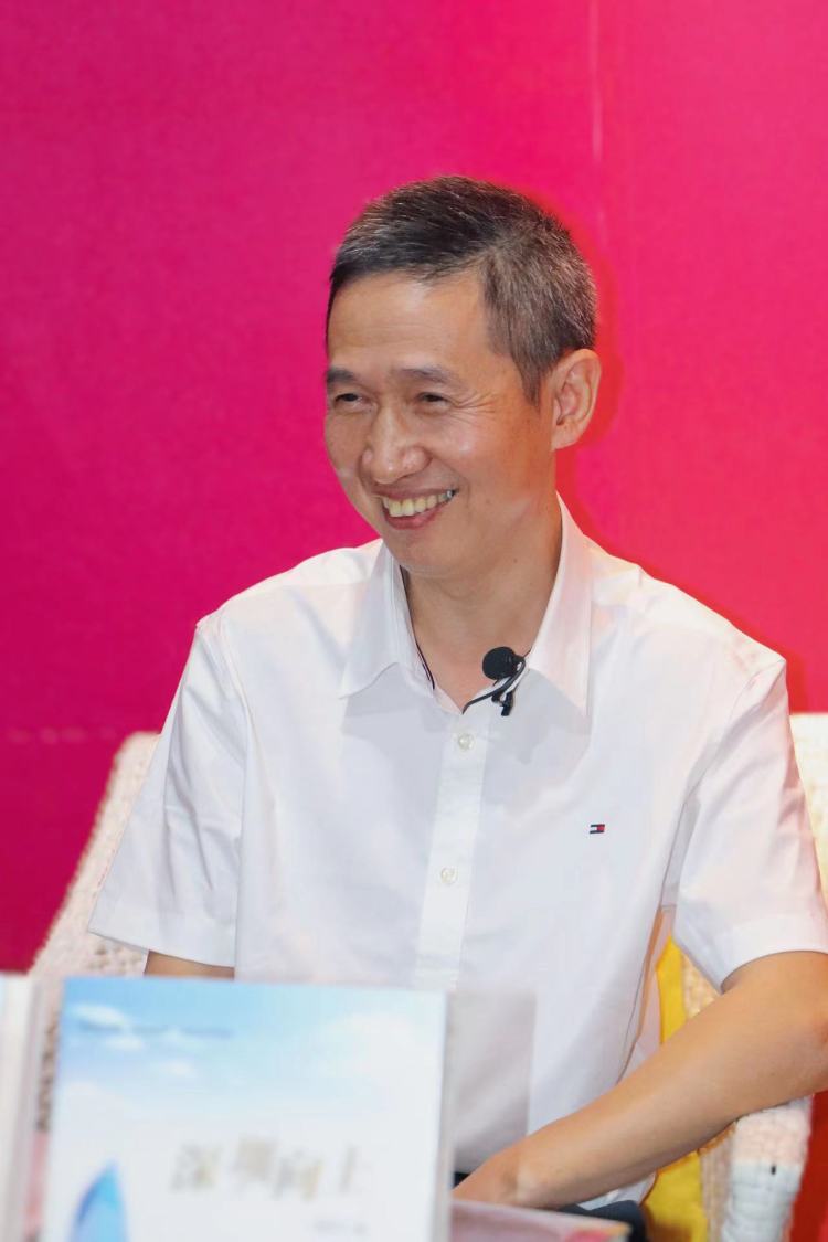 雷贤平长篇小说《深圳向上》面世！出版背后的故事跟“睦邻文学奖”有关