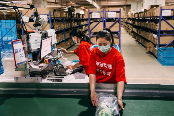 7天直达欧洲！“义乌制造”占据世界杯周边产品大半市场
