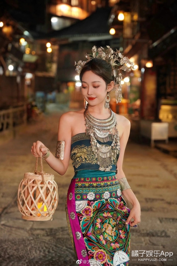 还记得“回忆专用小马甲”博主吗？他现在谈恋爱了？