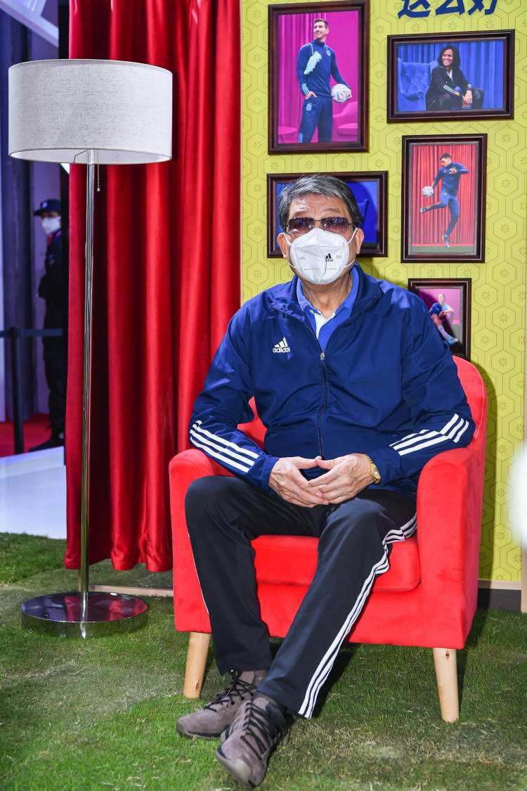 逐梦世界杯、动见新未来，阿迪达斯邀徐根宝范志毅开启巅峰对话|进博进行时