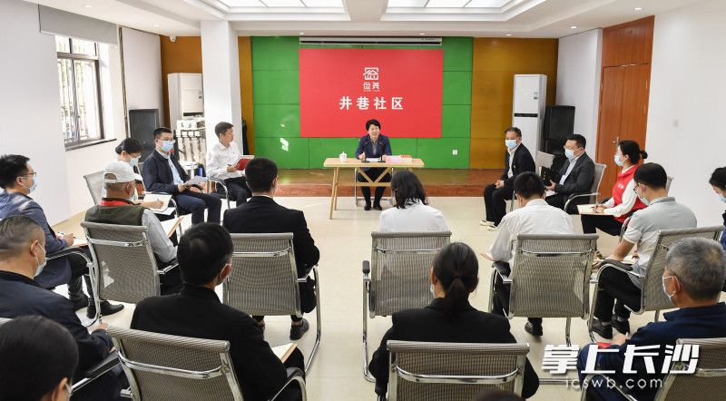 基层各支部宣讲二十大精神,社区干部群众宣讲党的二十大精神