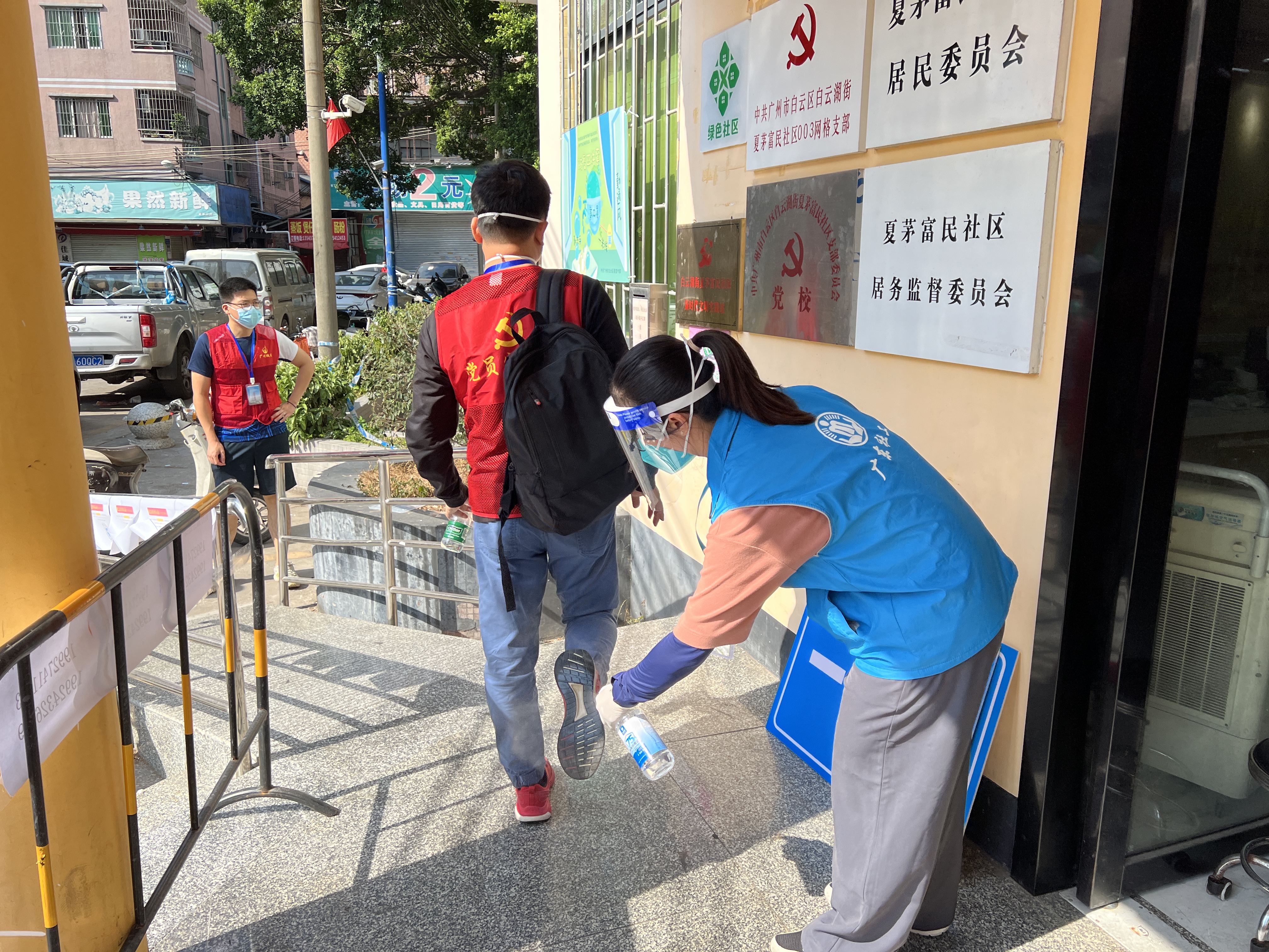 蔡家岗街道做社区老人的贴心管家,社区工作者是社区居民的贴心人