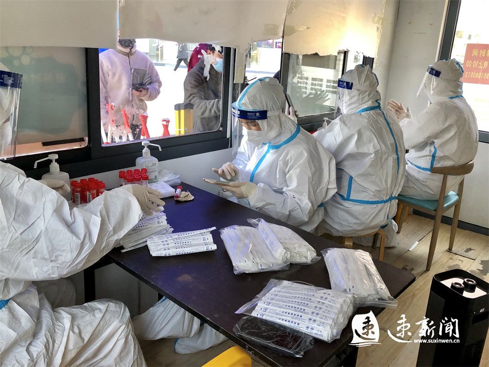 核酸检测采样点暖心“升级”筑起疫情防控“温情堡垒”