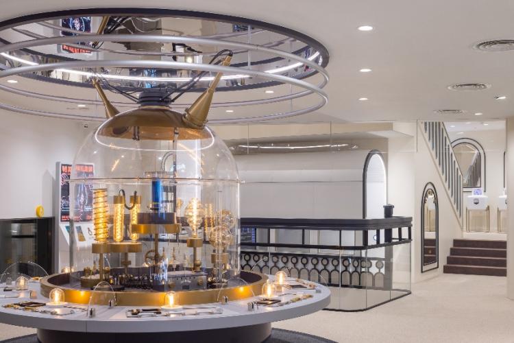 操作水力工厂、玩转特斯拉线圈……商场里开了个三层楼的沉浸式体验科技馆丨晨看展