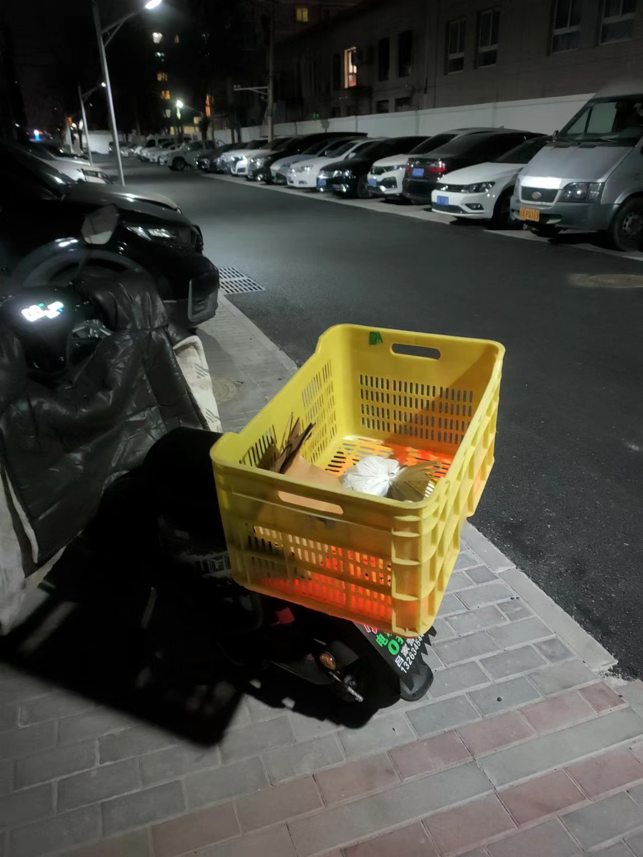 新手日入1500元?“临时骑手”初体验:戴5层口罩,手脚冻到麻木,不少人选择继续干下去