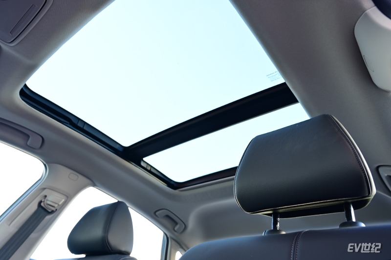 广汽本田型格幻夜科技版1.5t+cvt,广汽本田型格混动2023款评测