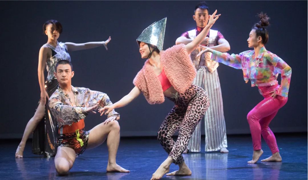 身体为媒，联结万物：五位舞蹈与行为艺术家的创作、行动与意识流｜“创意赋能”论坛回顾