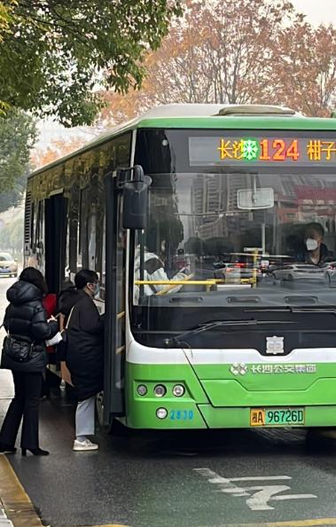长沙迎节前晚高峰,长沙迎来节前晚高峰