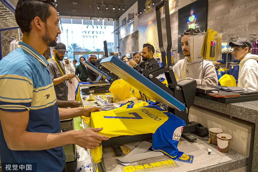 C罗与沙特新东家利雅得胜利会合，双方都“赢麻”了