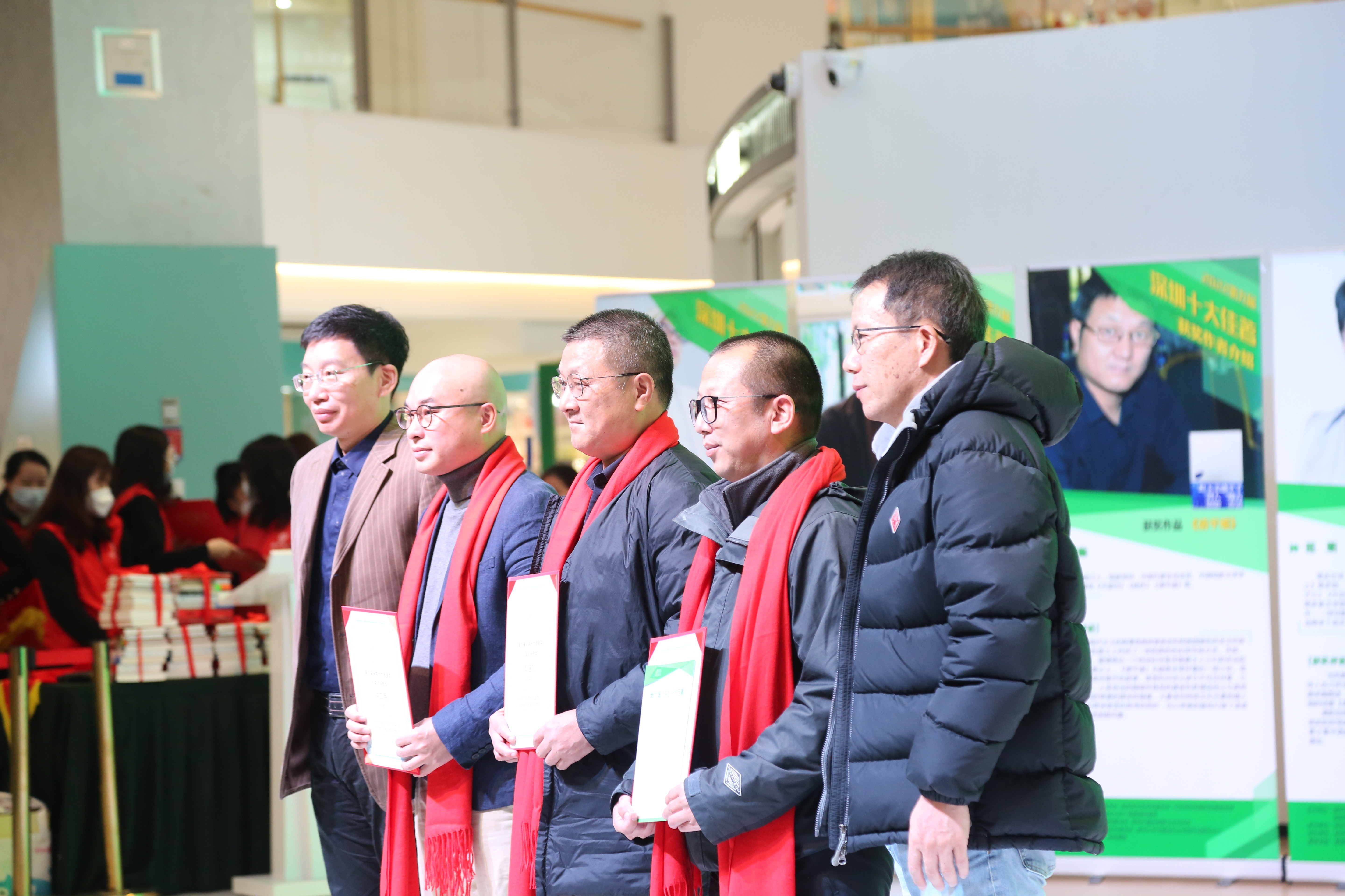 关注本土文学创作动态,第九届“深圳十大佳著”颁奖盛典举行