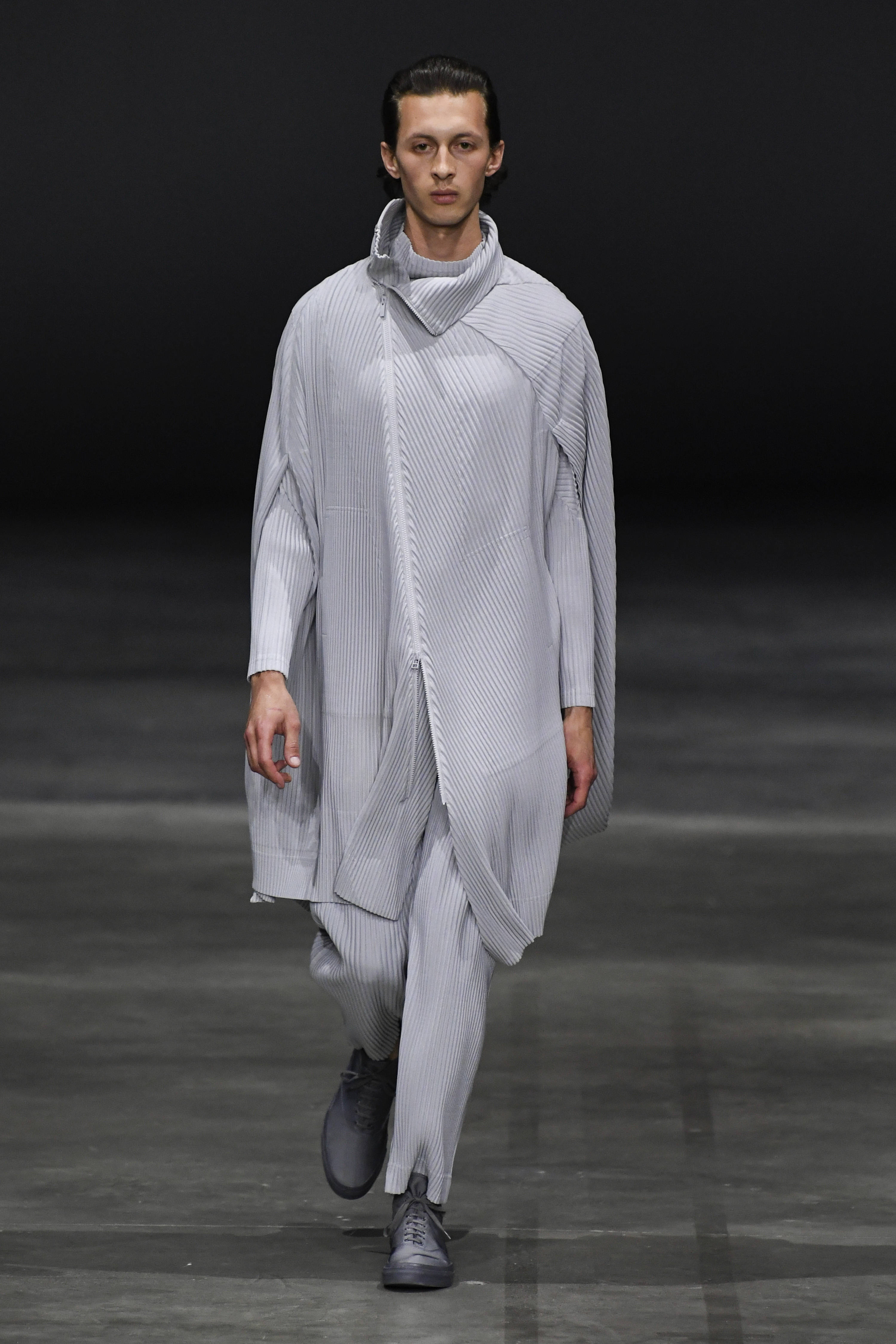 巴黎时装周2023男装秀场,2022夏季流行男装时装秀