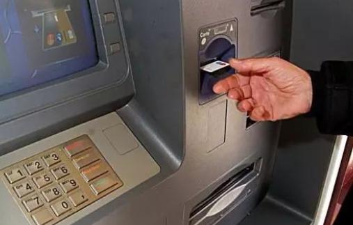 银行卡被atm吞卡不取有没有事,为什么银行卡被atm吞了银行不通知