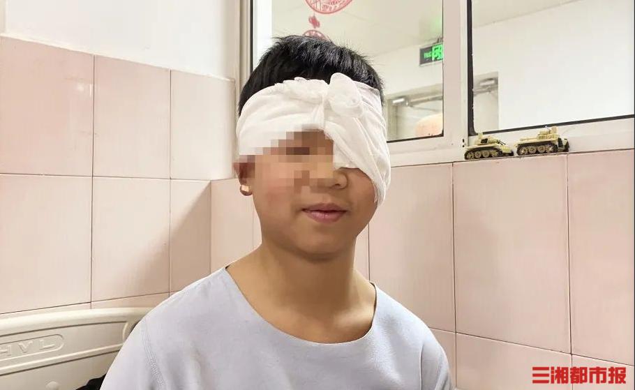 孩子被同学用铅笔戳伤眼皮怎么办,小孩被钢筋割伤了怎么处理