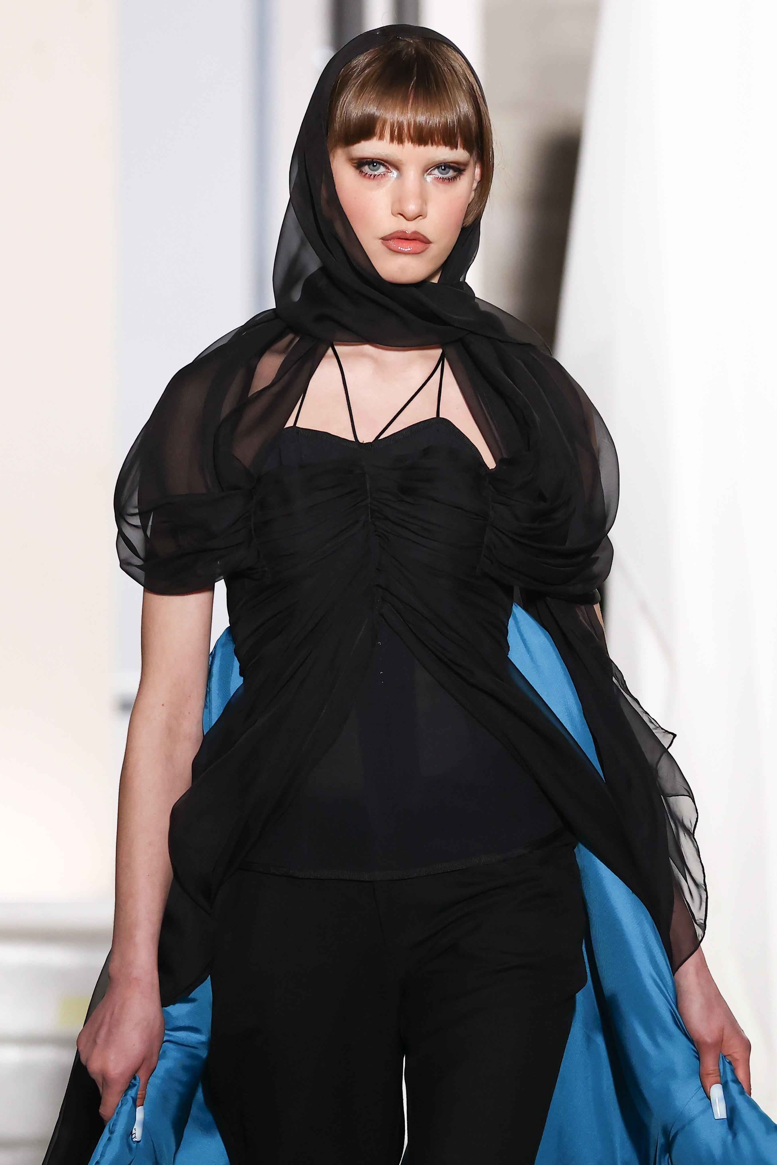 巴黎时装周2020年秋冬水中走秀,伦敦时装周2023春夏时装秀