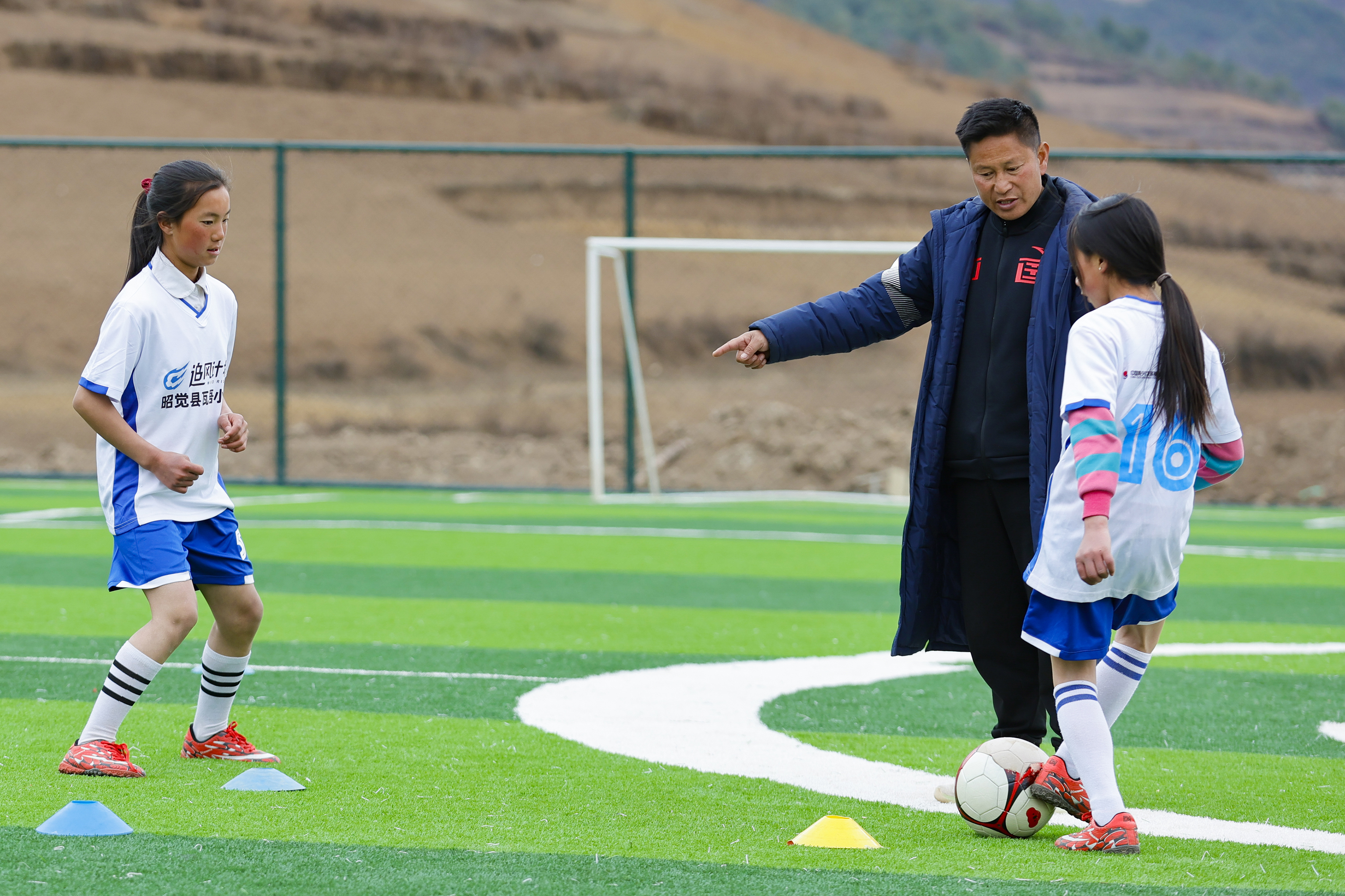 (新华全媒+)“玫瑰梦想球场”为大凉山女孩插上追梦翅膀,2