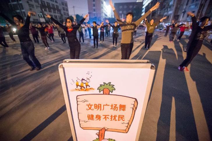 劳动公园尬舞整治,尬舞被揍