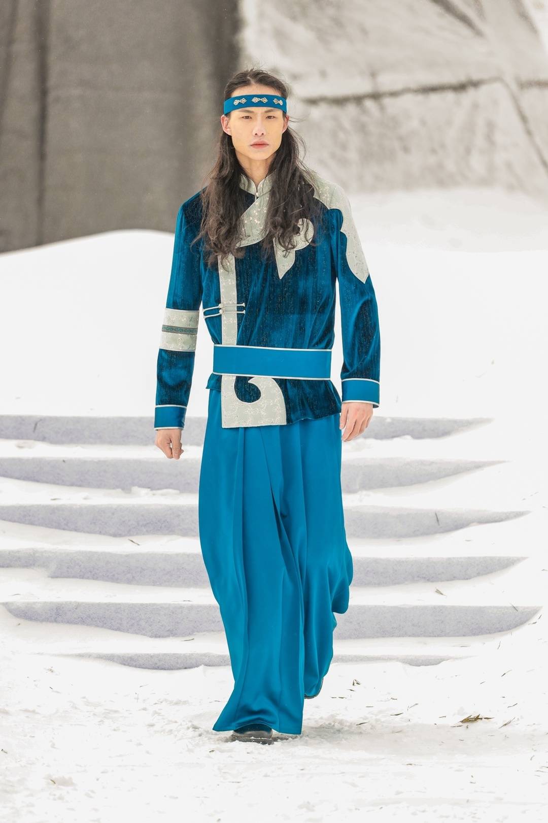 鄂伦春民族服饰秀分享,鄂伦春民族服饰展