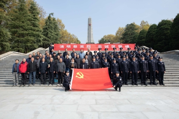 驻马店清明祭英烈视频,驻马店四中清明祭奠革命先烈