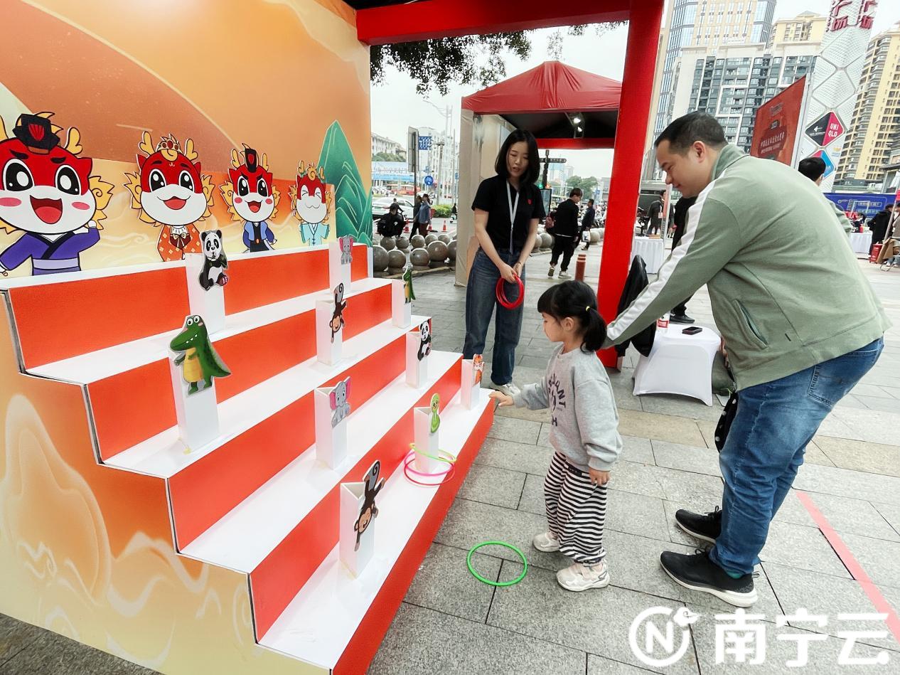 精彩生动的法治活动,广西南宁现场普法