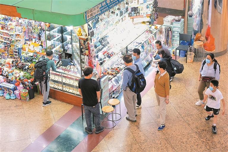 烟火气回归，罗湖商业城客流大幅上涨品“一盅两件”，香港客络绎不绝情有独钟三十年老品牌！“港人后花园”又旺了