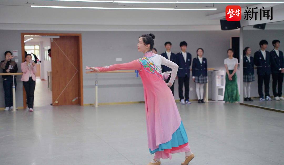 【视频】3000名学生和家长参加苏州六中校园开放日扬子晚报直播吸引58万网友关注