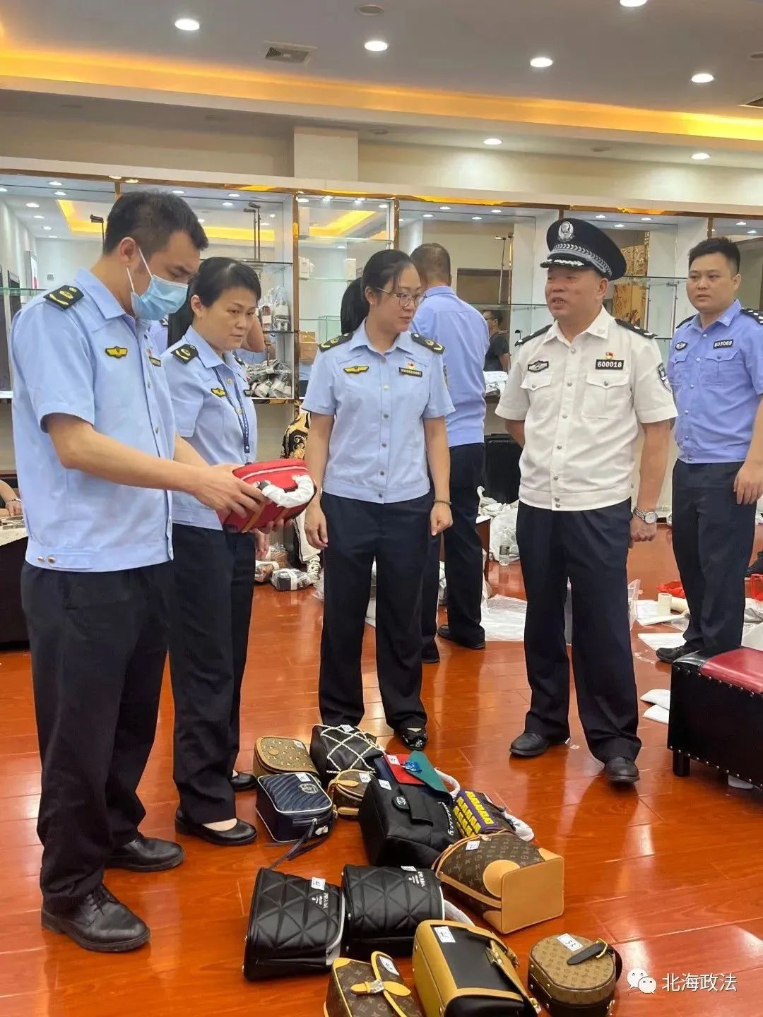 制假售假被公安逮捕,广西警方捣毁两个售假窝点