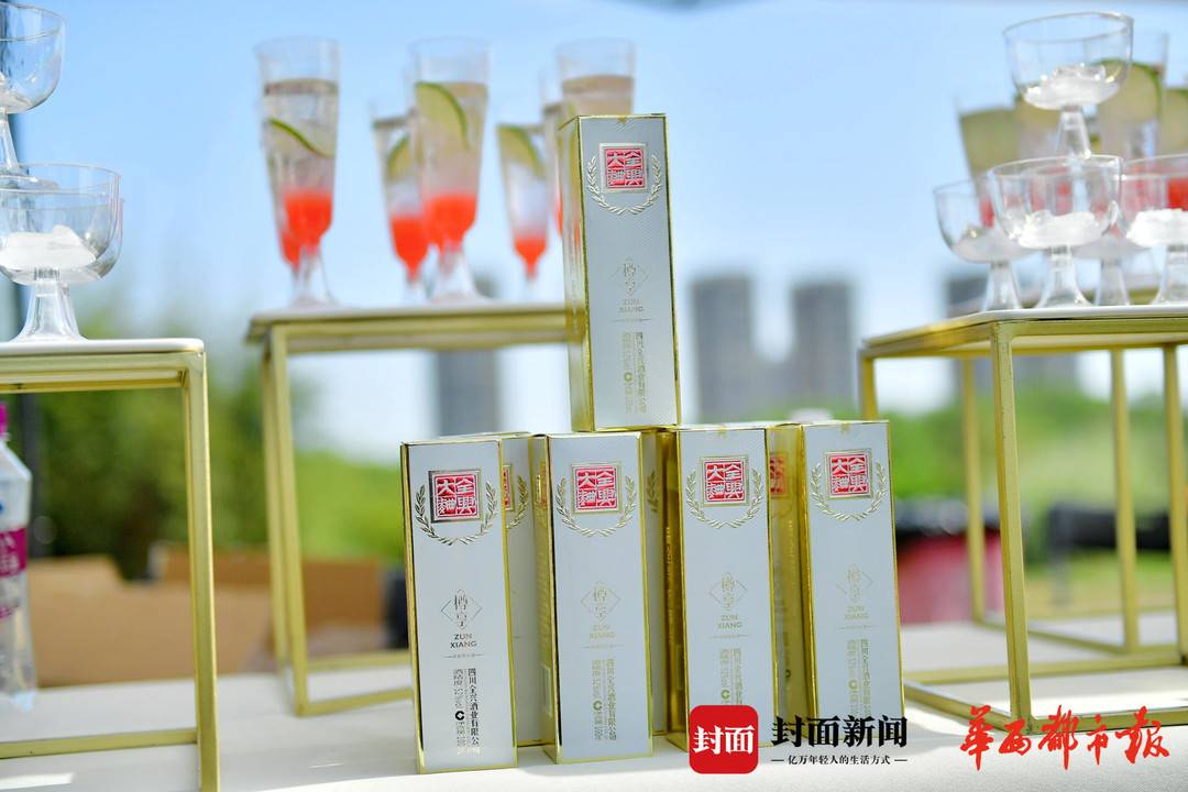 澶忔棩澶滄櫄闇茶惀鎴愰兘,鎴愰兘澶忓闇茶惀