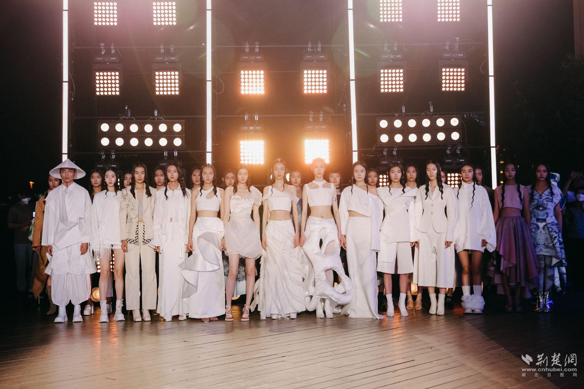 时尚潮流大秀开场视频,武汉时装周秀场直击