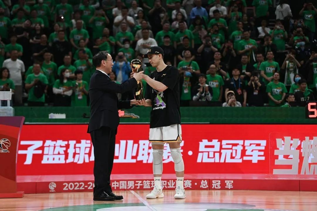 杨鸣韩德君李晓旭付豪粉丝互动,李晓旭韩德君续约