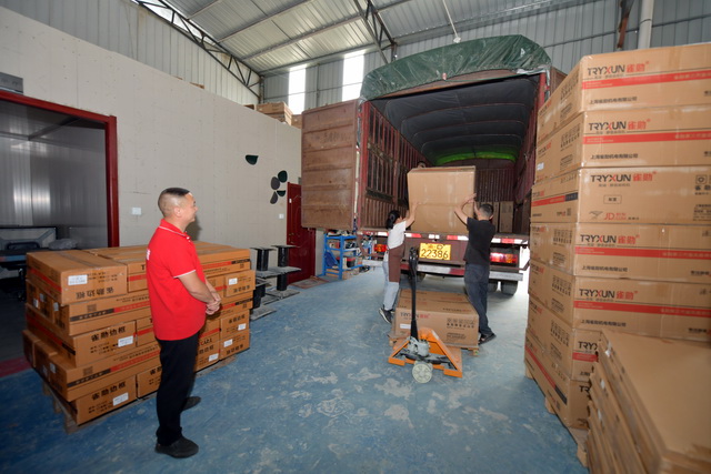 最大的困难就是没钱,货车司机靠什么找货