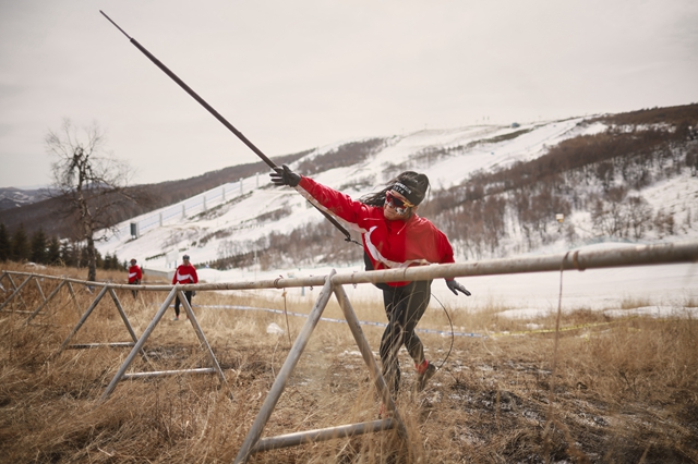 用速度留住速度：全画幅专微EOSR3的快字诀