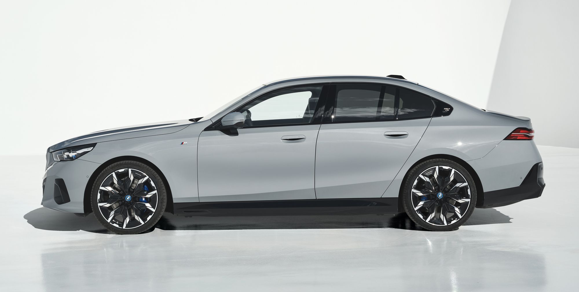 24款宝马5系改装大鼻孔,宝马5系改装大鼻孔前杠