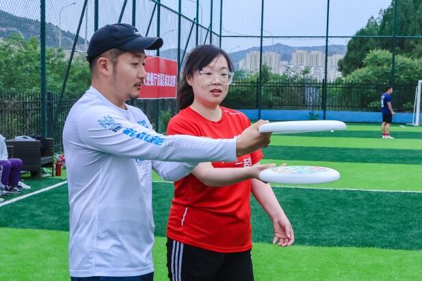 第33个全国助残日暨济南肯德基“天使餐厅”首届足球友谊赛举行